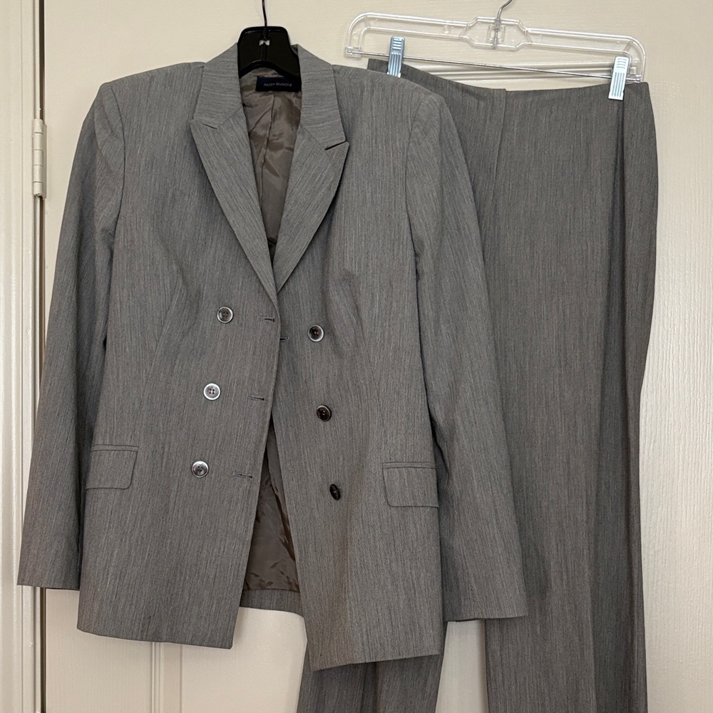 Woman's suit, medium grey, beautiful wool with slight stretch ability…classic
